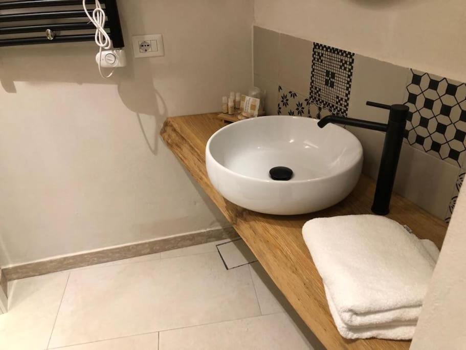 Locus Pendinelli Trani Bed & Breakfast Ngoại thất bức ảnh